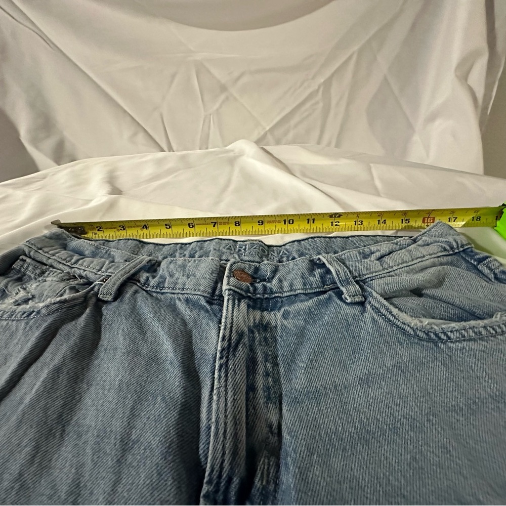Arizona Jeans Juniors Size 13 Low-Rise Dad Jeans Light Distressed Denim - Picture 4 of 13